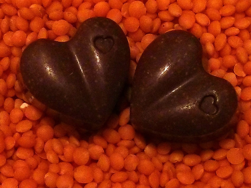 Vegane Nuss-Schokolade-Herzen Vegane Nuss-Schokolade-Herzen